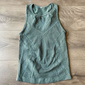 🍃ALO Yoga Tank Top in Green